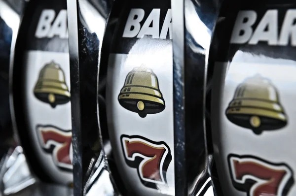 bajai89 live Capsa Susun table showing dealer and player card arrangements